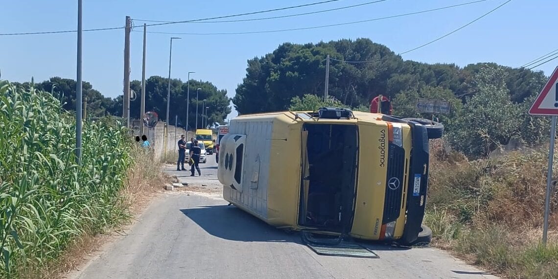 Mazara del Vallo, scontro tra scuolabus e auto: 17 feriti di cui 10 bambini, due sono gravi