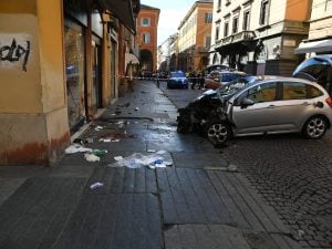 Auto sulla folla a Modena, Salim El Koudri non risponde al gip ma fornisce codici sblocco cellulare