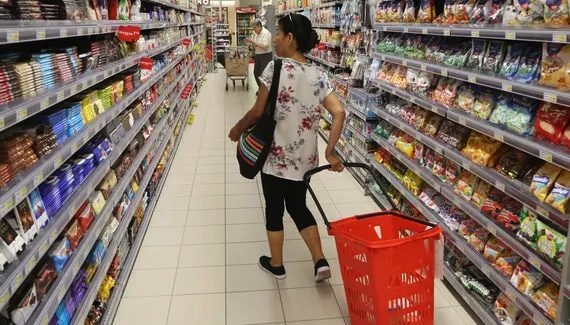 Supermercati aperti il 2 giugno 2026: la lista dei centri commerciali attivi per la Festa della Repubblica