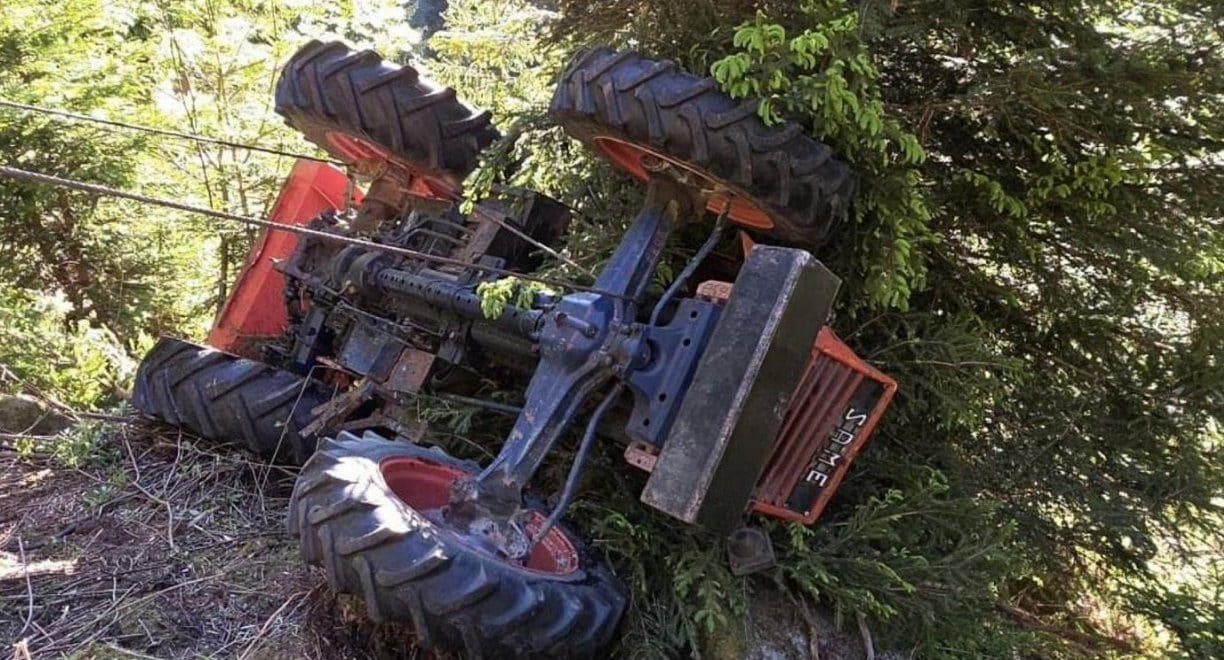 Esce di strada con il trattore mentre lavora nel bosco a Falzes e precipita per 50 metri, morto 35enne