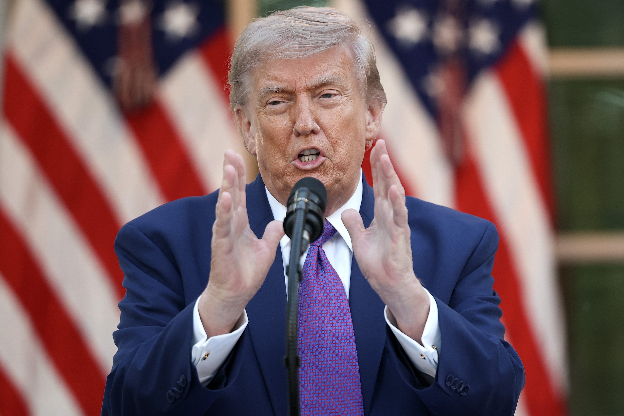 Iran, la guerra in diretta, Trump: "Accordo in gran parte negoziato", ma i Pasdaran negano: "Fa solo propaganda, controlliamo Hormuz"