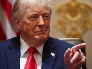 Iran, la guerra in diretta: Casa Bianca: “Trump accetterà accordo con Teheran solo se rispetterà le sue linee rosse”