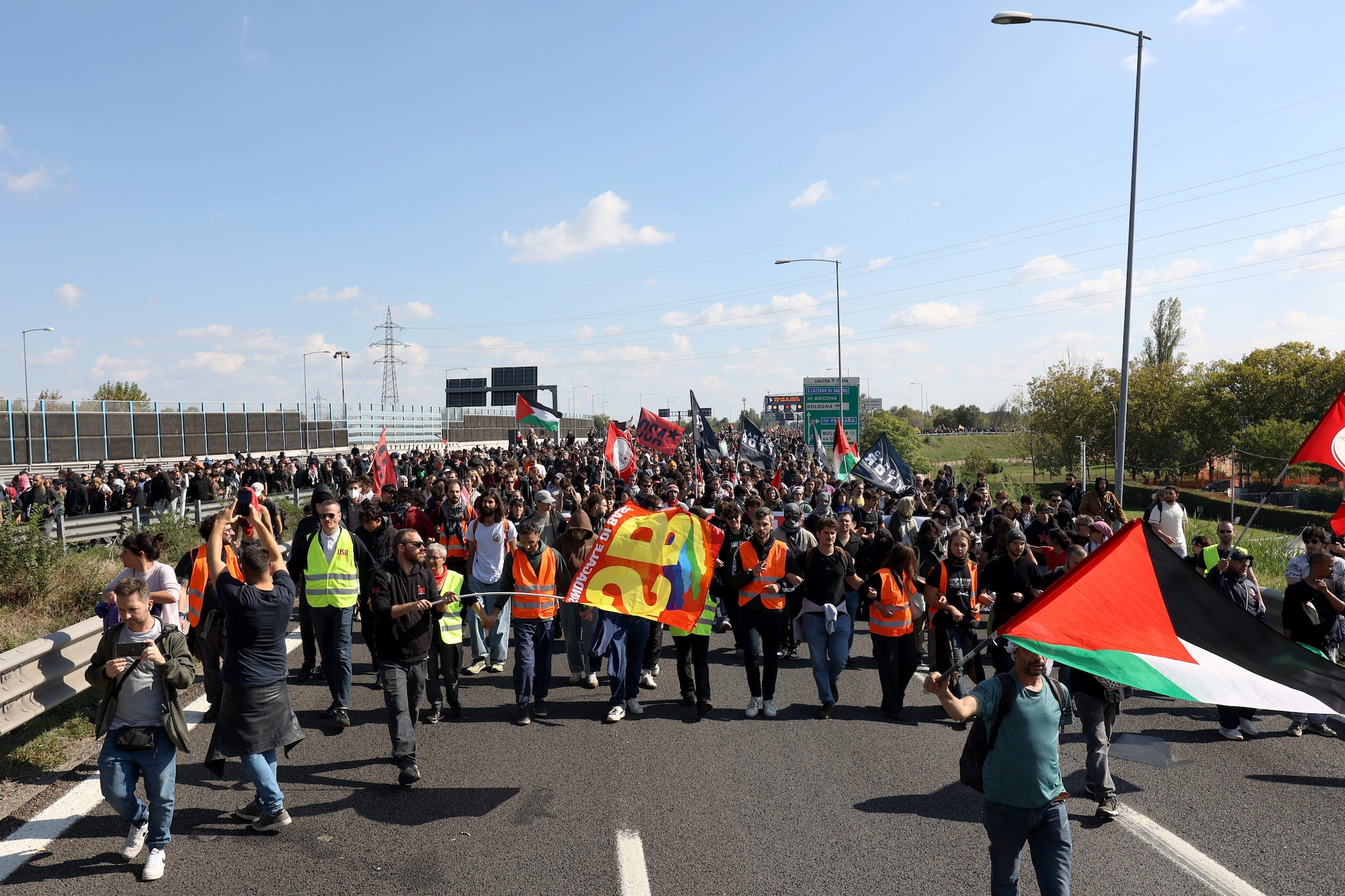 Sciopero generale il 18 maggio 2026, si fermano treni e mezzi pubblici. Usb: "Italia complice di Israele"