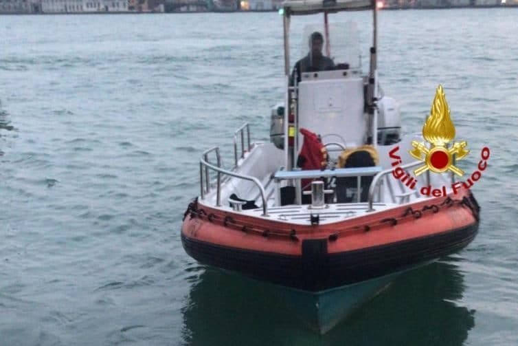 Venezia, ventenne cade in un rio e muore annegato: inutile il tentativo di soccorso di un turista