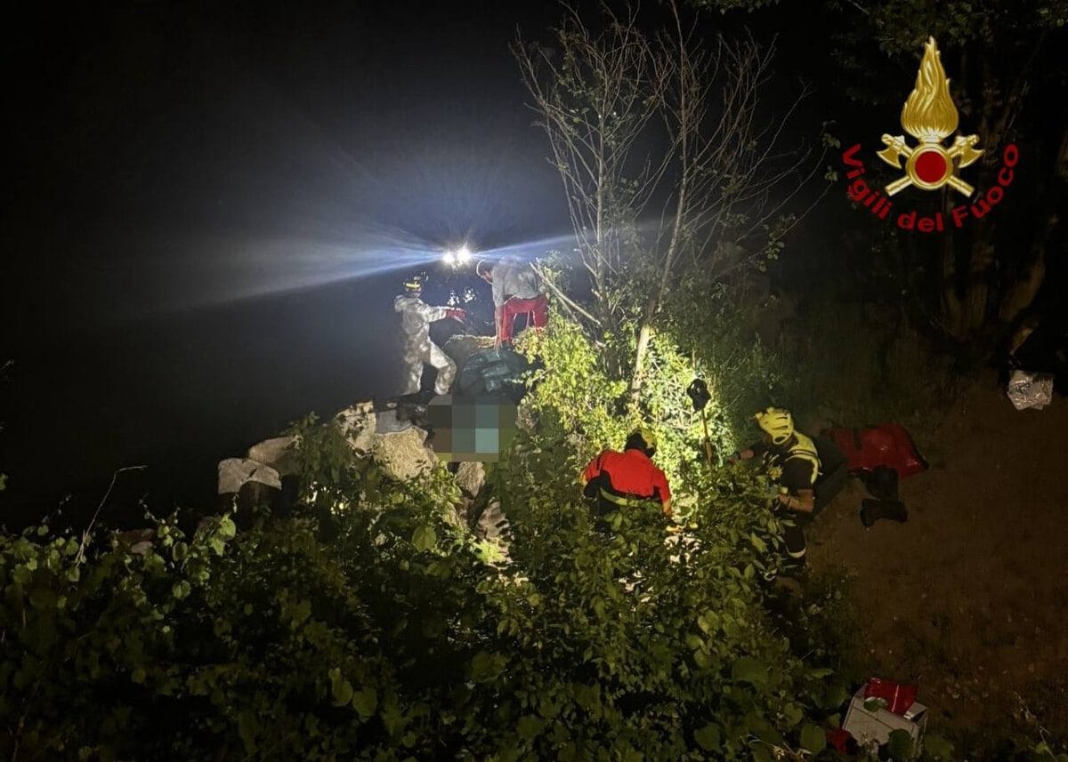 Si tuffa davanti agli amici nel torrente Guà e non riemerge, ricerche per tutta la sera: morto 15enne nel Veronese