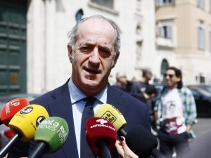 La Lega in crisi e assediata da Vannacci fa finta 