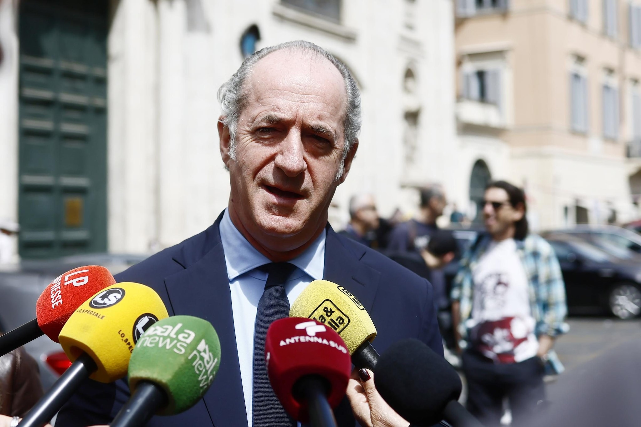 La Lega in crisi e assediata da Vannacci fa finta di niente: "Preoccupati? No, lavoriamo bene"