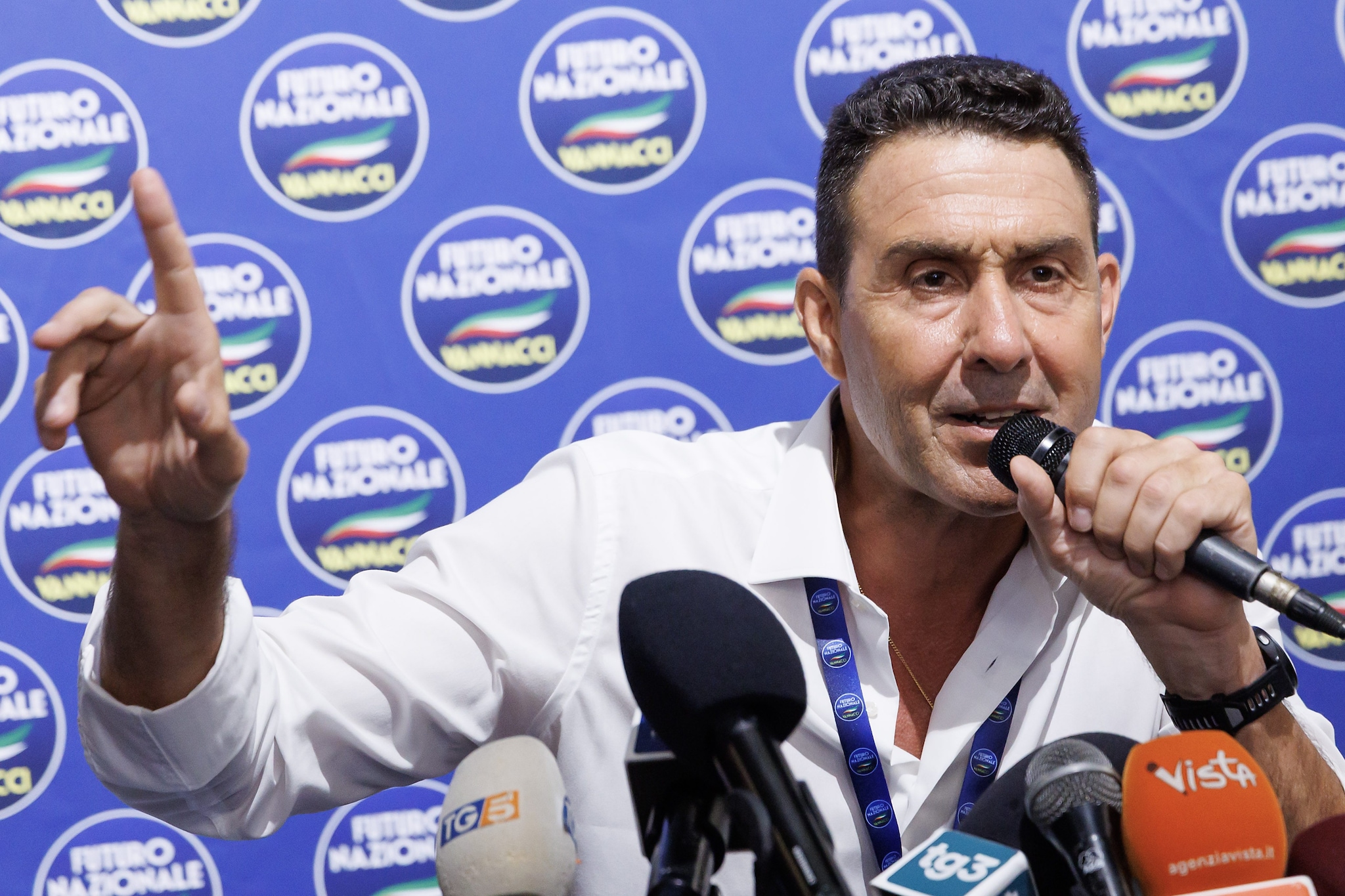 Vannacci è contrario a tassare i giganti del web. E sull'uscita dell'Italia dall'euro: "È difficile, ma discutiamone"