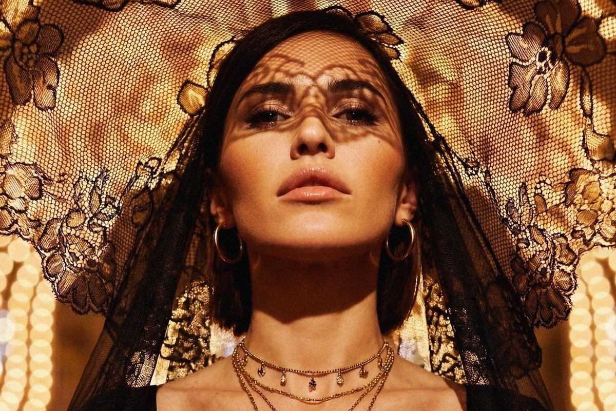 La copertina di Sacro di serena Brancale