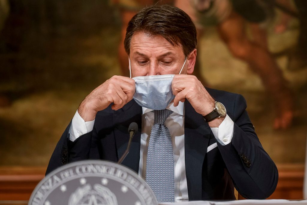 Scontro in commissione Covid sul caso consulenze, FdI accusa Conte ma lui risponde: "Da oggi querelo"