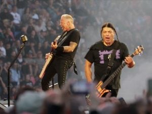I Metallica suonano la sigla di Ken il Guerriero a sorpresa e conquistano i fan italiani a Bologna