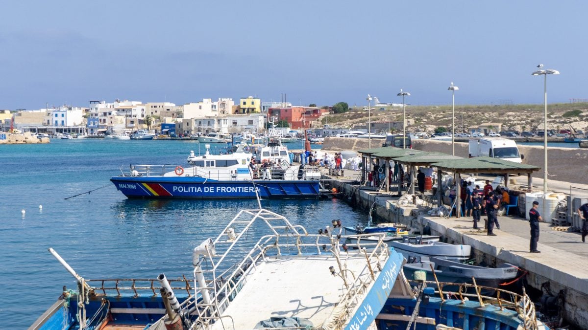 Sbarchi a Lampedusa, Molo Favaloro, agosto 2025. Foto di Lidia Ginestra Giuffrida