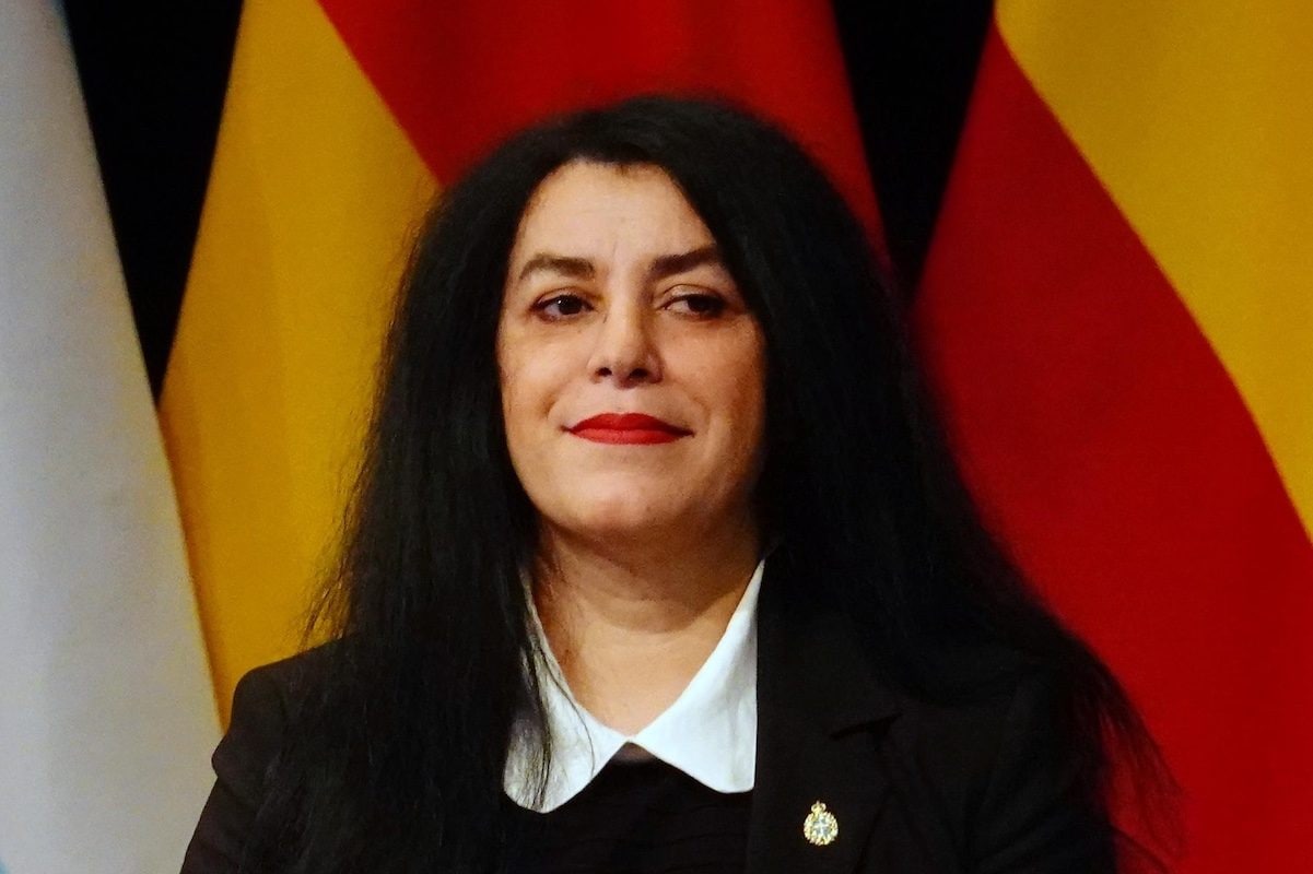 È morta Marjane Satrapi, l'autrice di Persepolis aveva 56 anni: "Si è spenta di tristezza un anno dopo il marito"