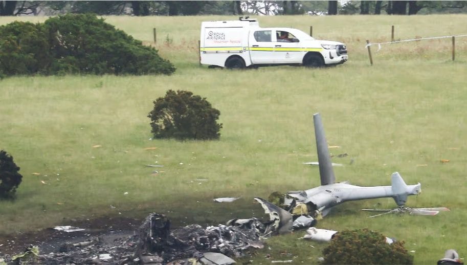 "Ha quasi sollevato il tetto di casa", elicottero della Royal Navy si schianta durante esercitazione: tre morti