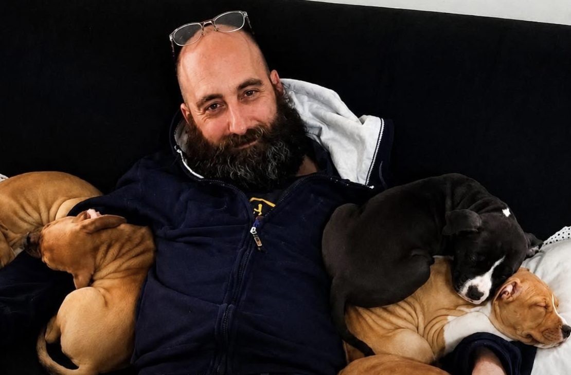 Paolo Fravezzi muore a 52 anni, l'appello del Comune di Baricella: "Cerchiamo una famiglia per i suoi 16 cani"