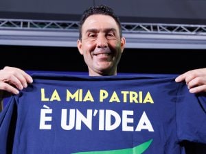 Sondaggi politici, Vannacci sfiora il 5% e il cent