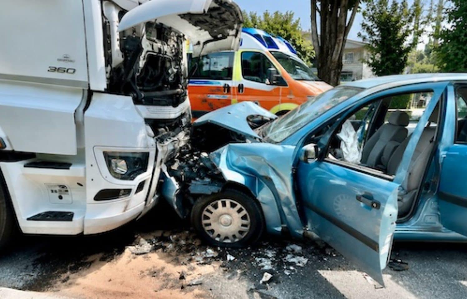 Treviso, muore a 9 anni dopo lo schianto contro un camion: viaggiava con la mamma e la sorellina