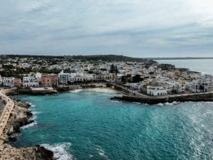 Turista tedesco grave dopo tuffo in acque basse a Nardò