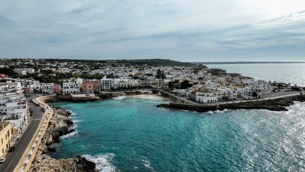 Turista si tuffa in mare a Nardò ma il fondale è basso, 30enne in codice rosso rischia la paralisi