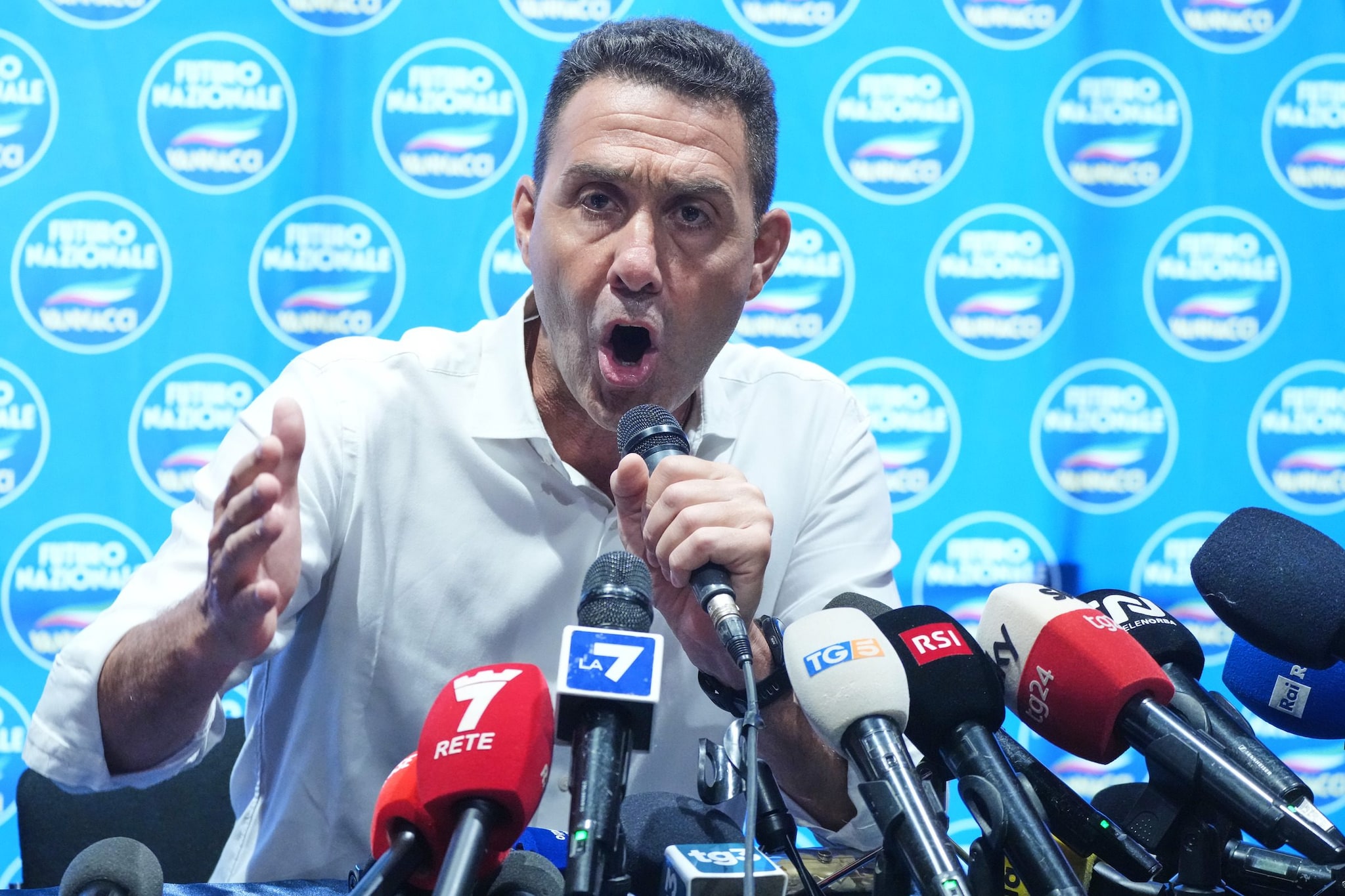 Vannacci non molla sulla negazione del femminicidio: "Vogliamo anche il reato di immigraticidio?"