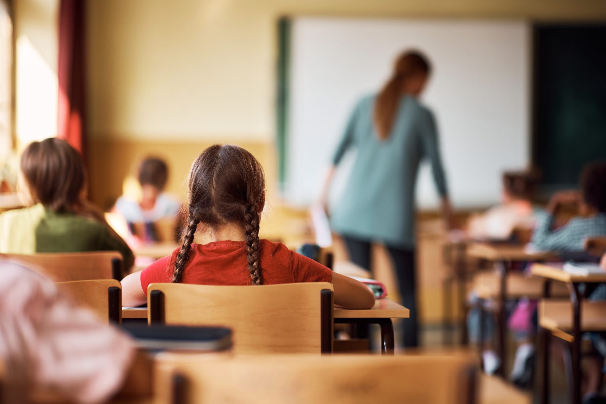 Inizio scuola a ottobre, Valditara chiude a rinvii in calendario: condizionatori solo nel 15% delle scuole