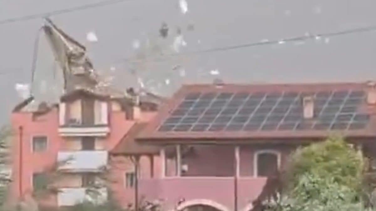 Pioggia, grandine e vento forte in Veneto: case scoperchiate da una tromba d'aria a Bussolengo