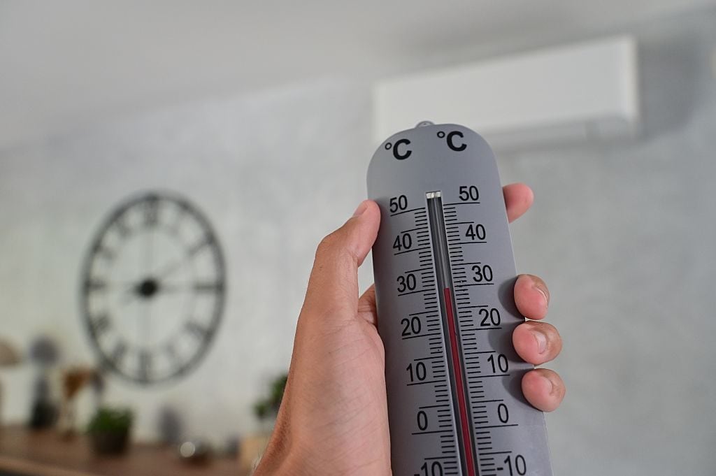 Blackout dovuto al caldo, arriva il rimborso fino a 300 euro in bolletta: come funziona e quando si applica