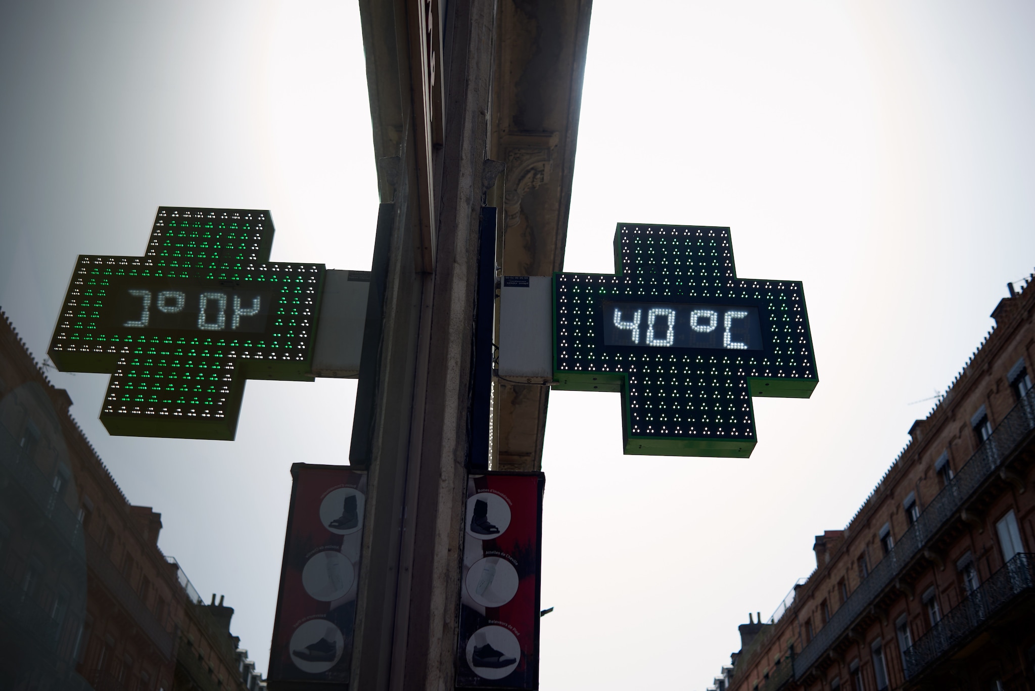 Ondata di caldo record in Italia in diretta, oggi bollino rosso in 17 città e riunione tecnica al Ministero della salute