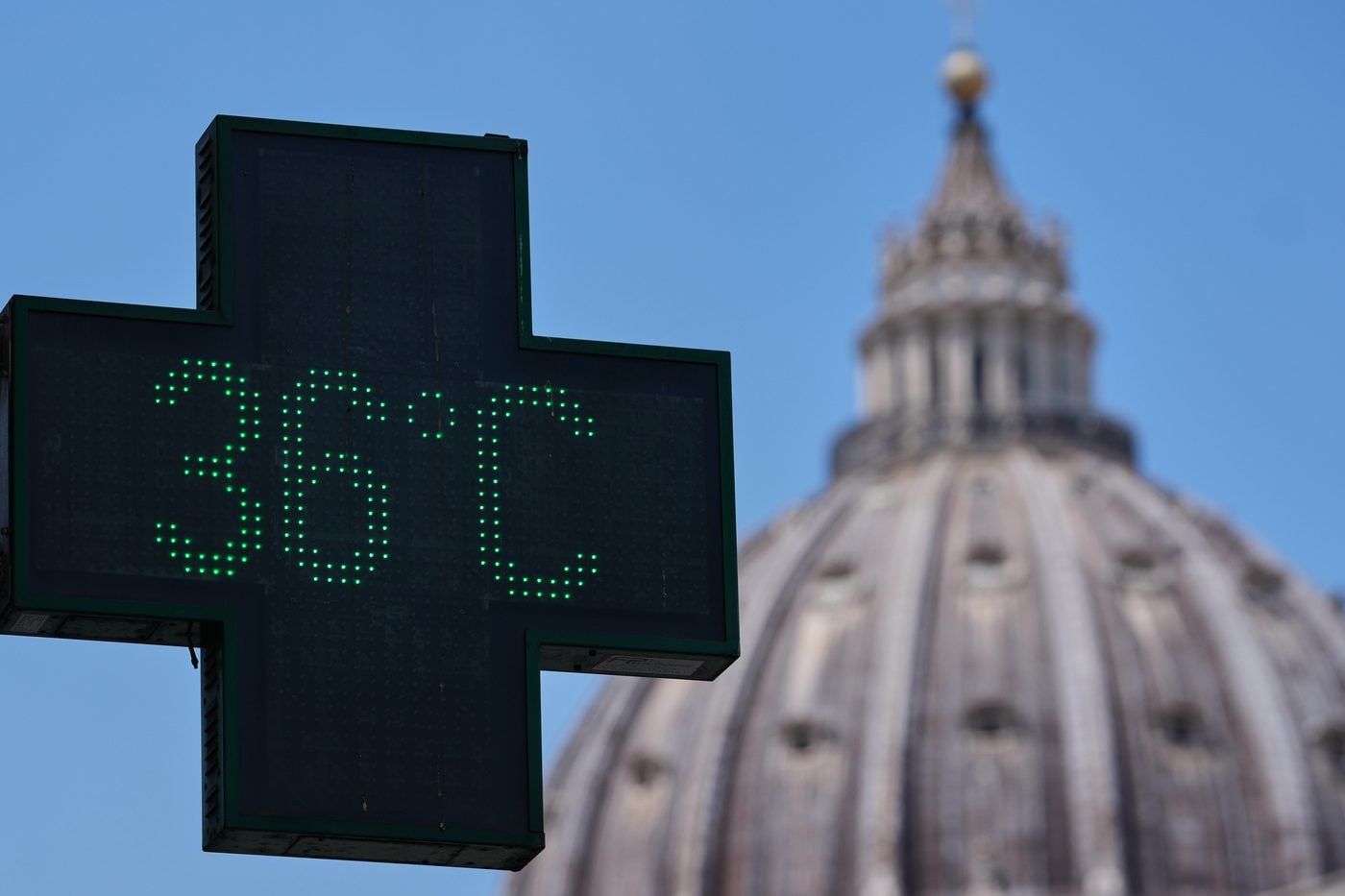 La grande ricetta della destra per combattere la crisi climatica: abituarsi al caldo