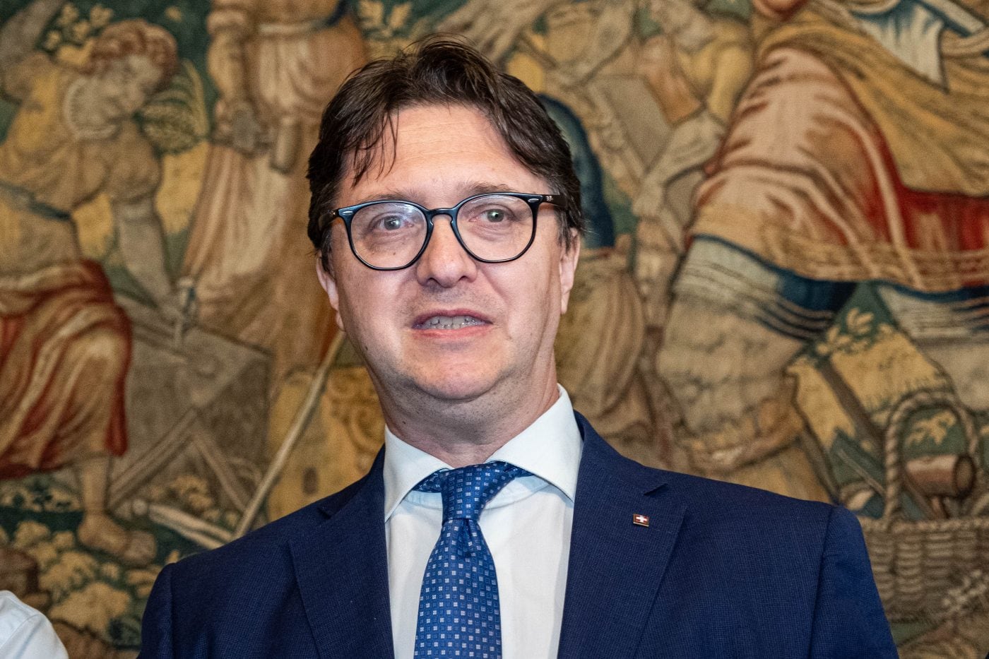 Il consigliere di FdI in Piemonte Nicco: "Con una donna in ufficio lascio sempre la porta aperta". È polemica