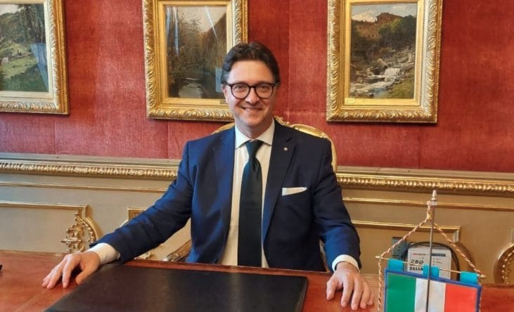 Non serve lasciare la porta aperta quando c'è una donna in ufficio: basta non molestarla