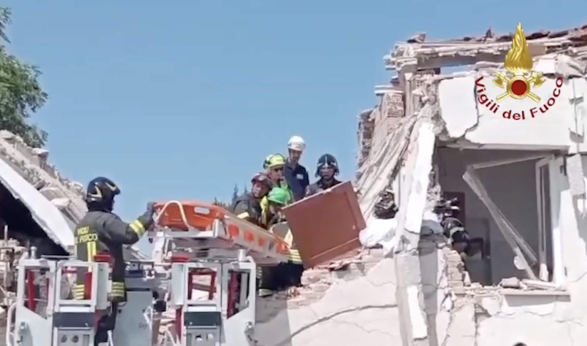 Fuga di gas a Rosora, palazzina crolla dopo un'esplosione: estratto vivo un 54enne ora in gravi condizioni