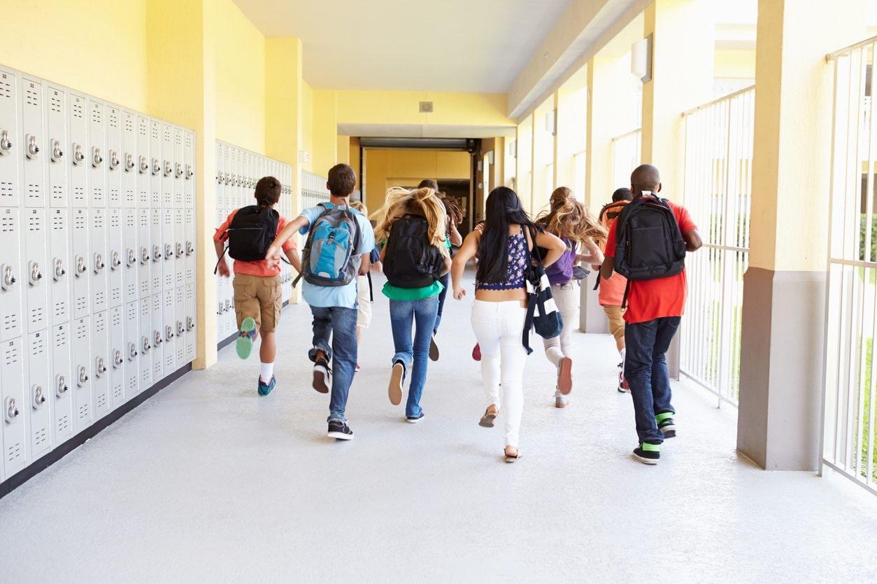 C'è un problema con i tre mesi di vacanze scolastiche, ed è arrivato il momento di parlarne