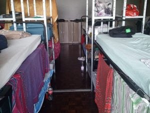 Padova, nel centro di accoglienza dormono in sedici in un so