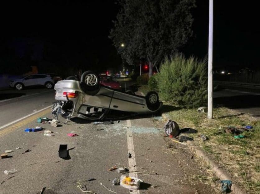 Cagliari, inseguono e fanno ribaltare auto con famiglia di 5 persone a bordo: 2 giovanissimi in manette