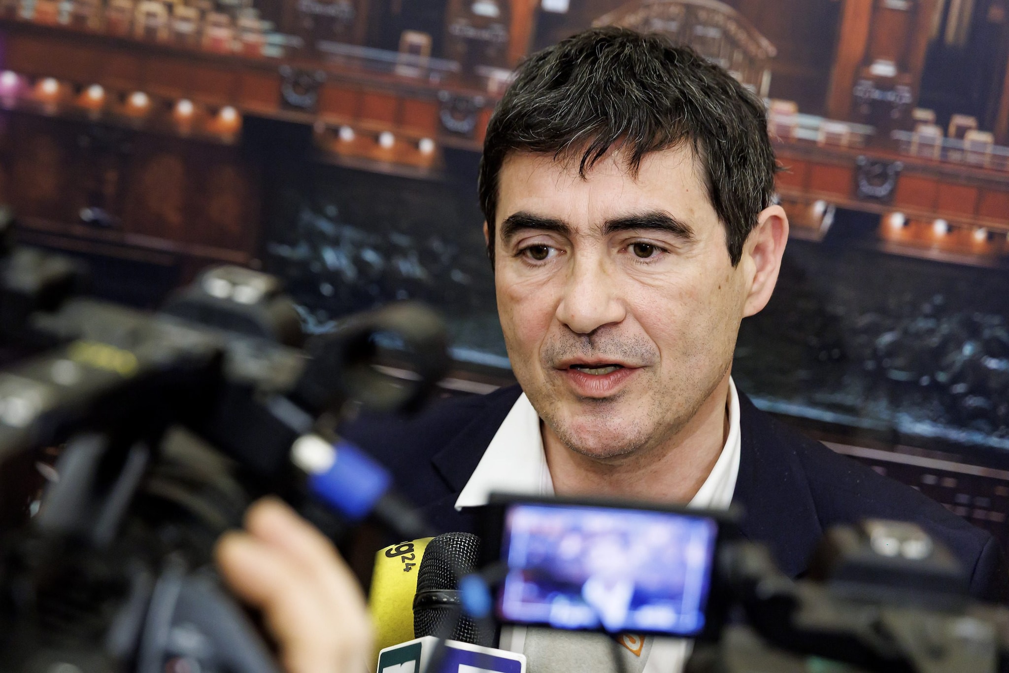 'Tax the Rich': Avs rilancia la patrimoniale, Fratoianni: "Non c'è nulla di male a tassare i super ricchi"