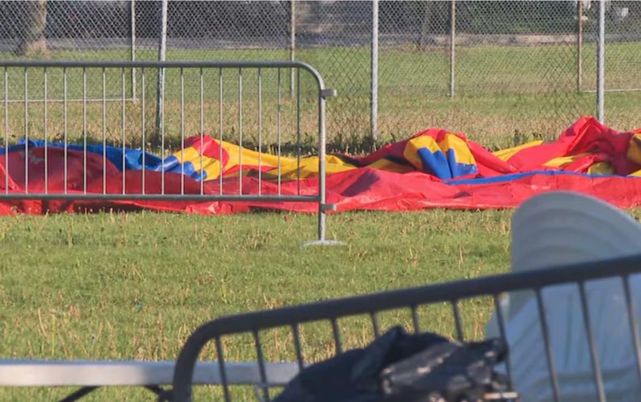 Gonfiabile vola via e sbalza in aria i bimbi: Ava muore a 3 anni e 10 feriti, tragedia alla festa a Montreal