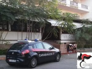 Rimini, lite tra senza fissa dimora nell’ex hotel Coronado: 45enne in coma dopo colpi di spranga