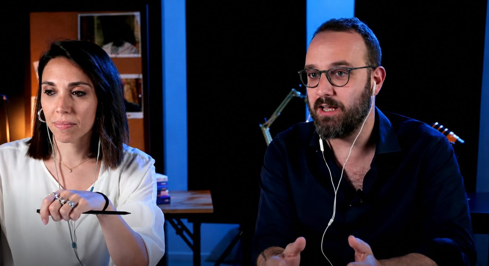 I giornalisti Giorgia Venturini e Fabrizio Capecelatro durante la diretta di Fanpage sul processo Dassilva