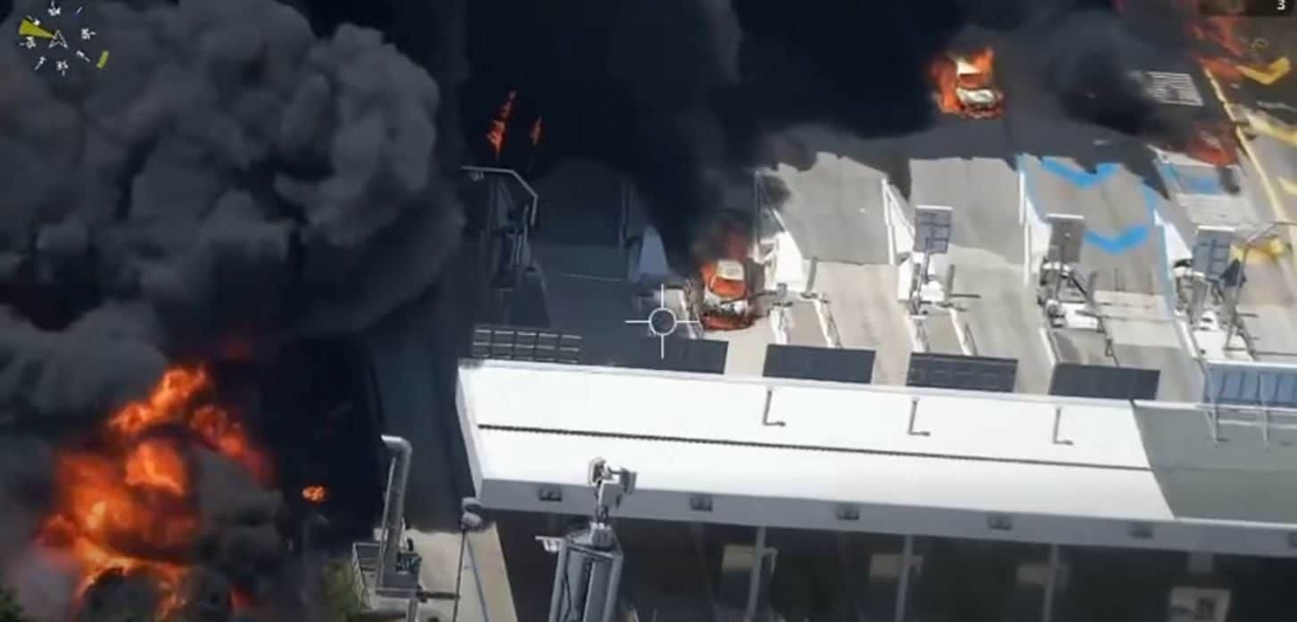 Enorme incendio al casello di Riccione in A14, autocisterna a fuoco coinvolge anche le auto: due feriti