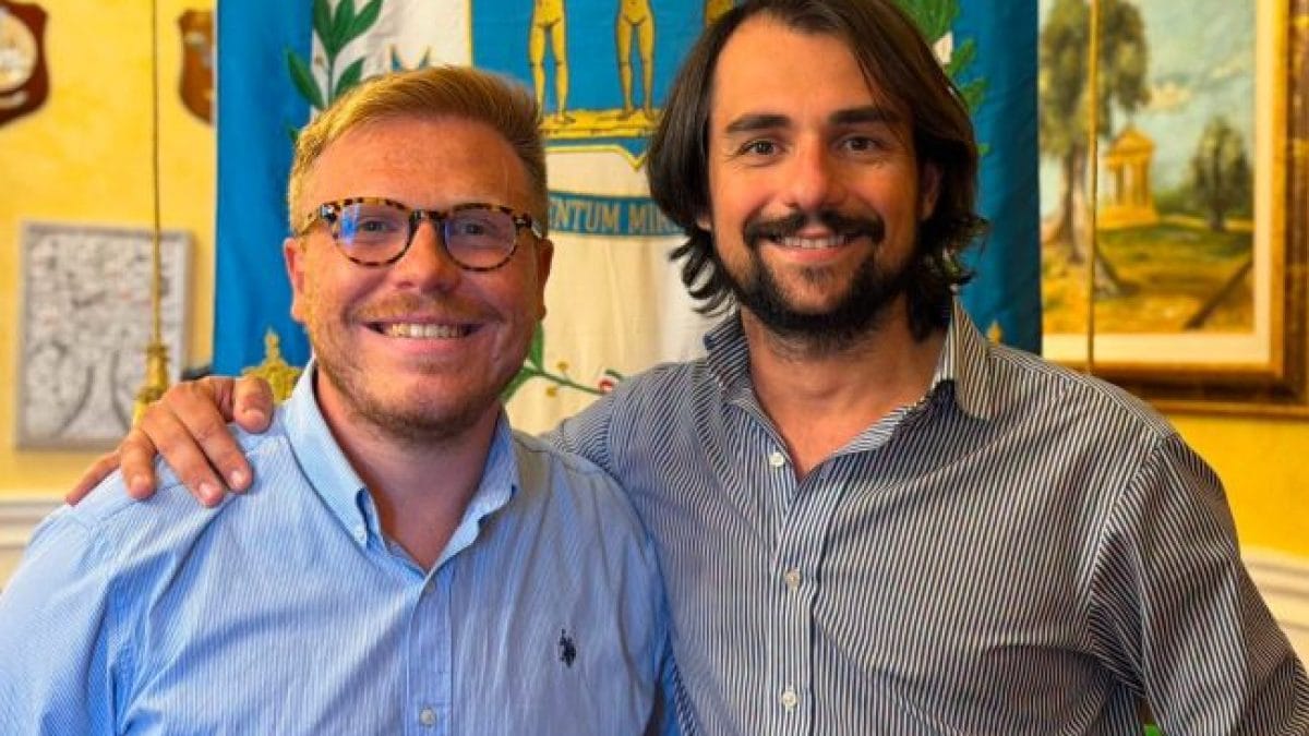 a sinistra Ismaele La Vardera, a destra Michele Sodano, sindaco di Agrigento