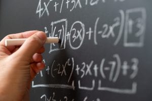 Il problema di matematica alla Maturità 2026, il docente risolve la traccia: soluzione e risposte ai quesiti