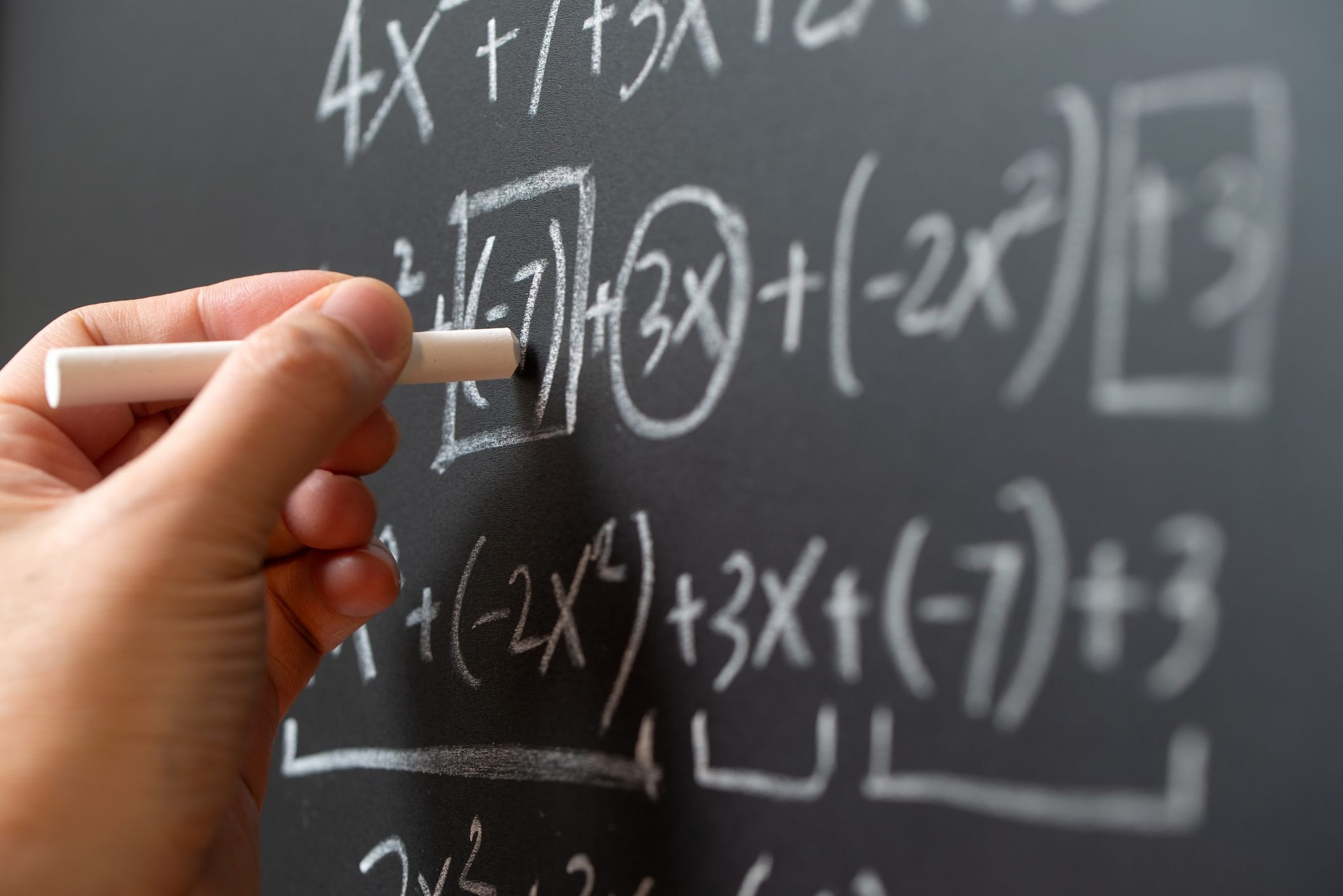 Il problema di matematica alla Maturità 2026, il docente risolve la traccia: soluzione e risposte ai quesiti