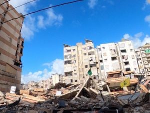 “Ovunque si può morire. Qui almeno abbiamo una casa”: la vit