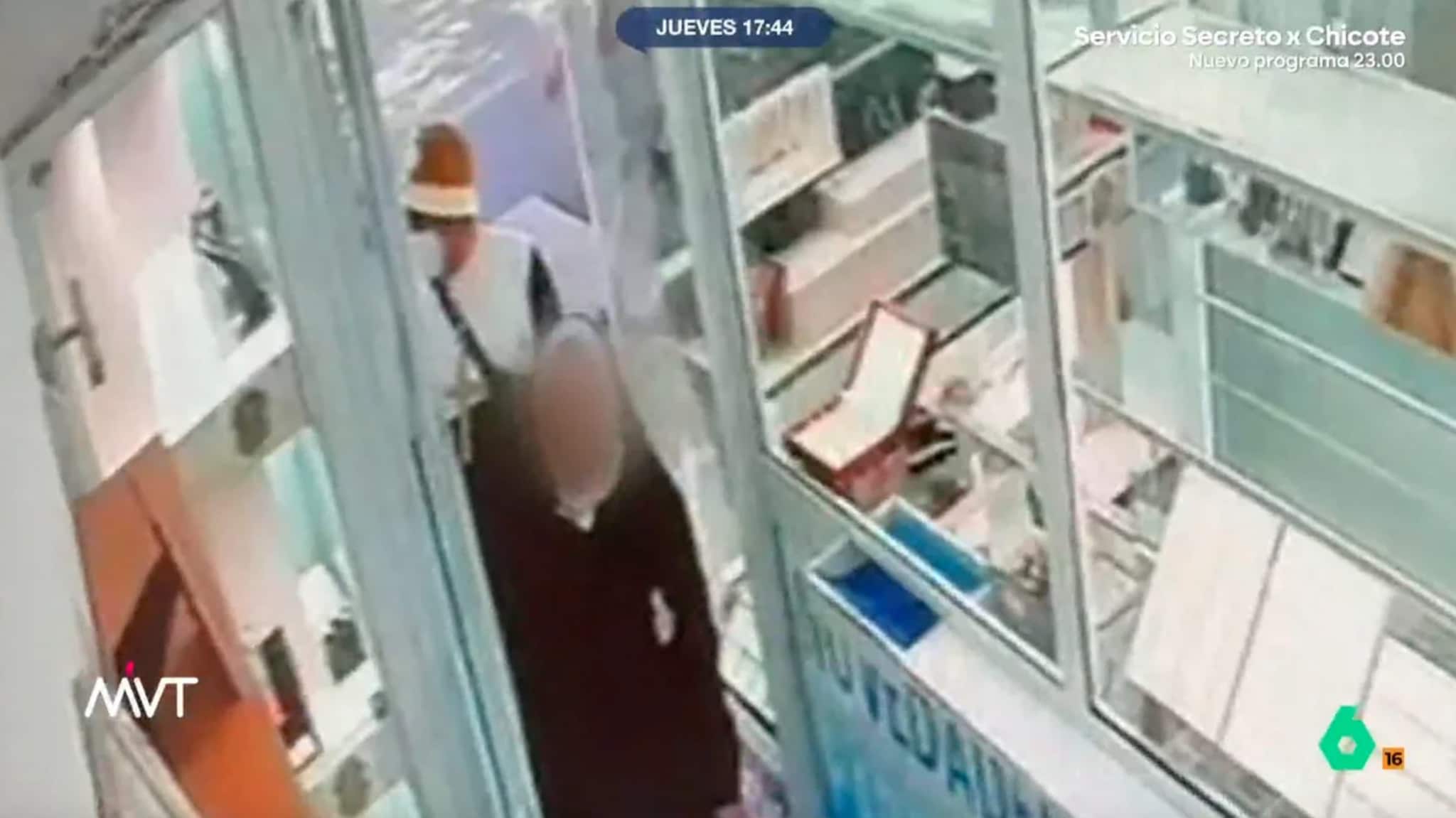 Travestiti da prete e da suora per rapinare una gioielleria in centro a Madrid: arrestati in sette