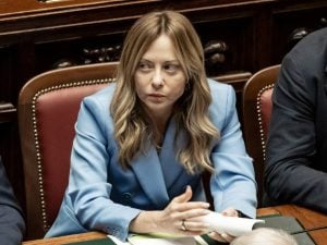 Meloni contro le frasi sessiste e i deputati di Vannacci: l’