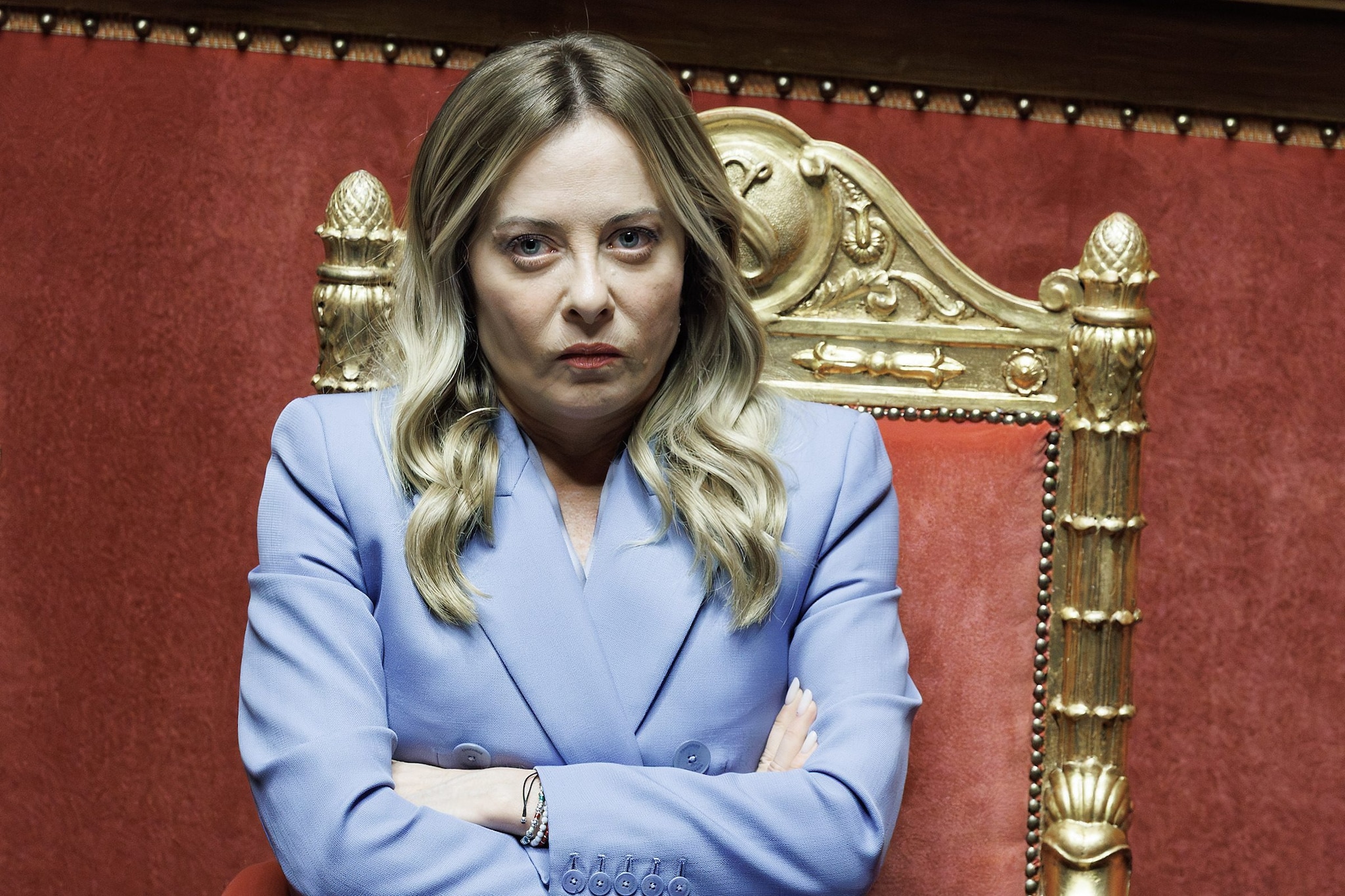 Governo, Meloni attacca Conte per un video social: il leader M5s replica accusando la premier di passare il tempo sui suoi profili per fare la vittima