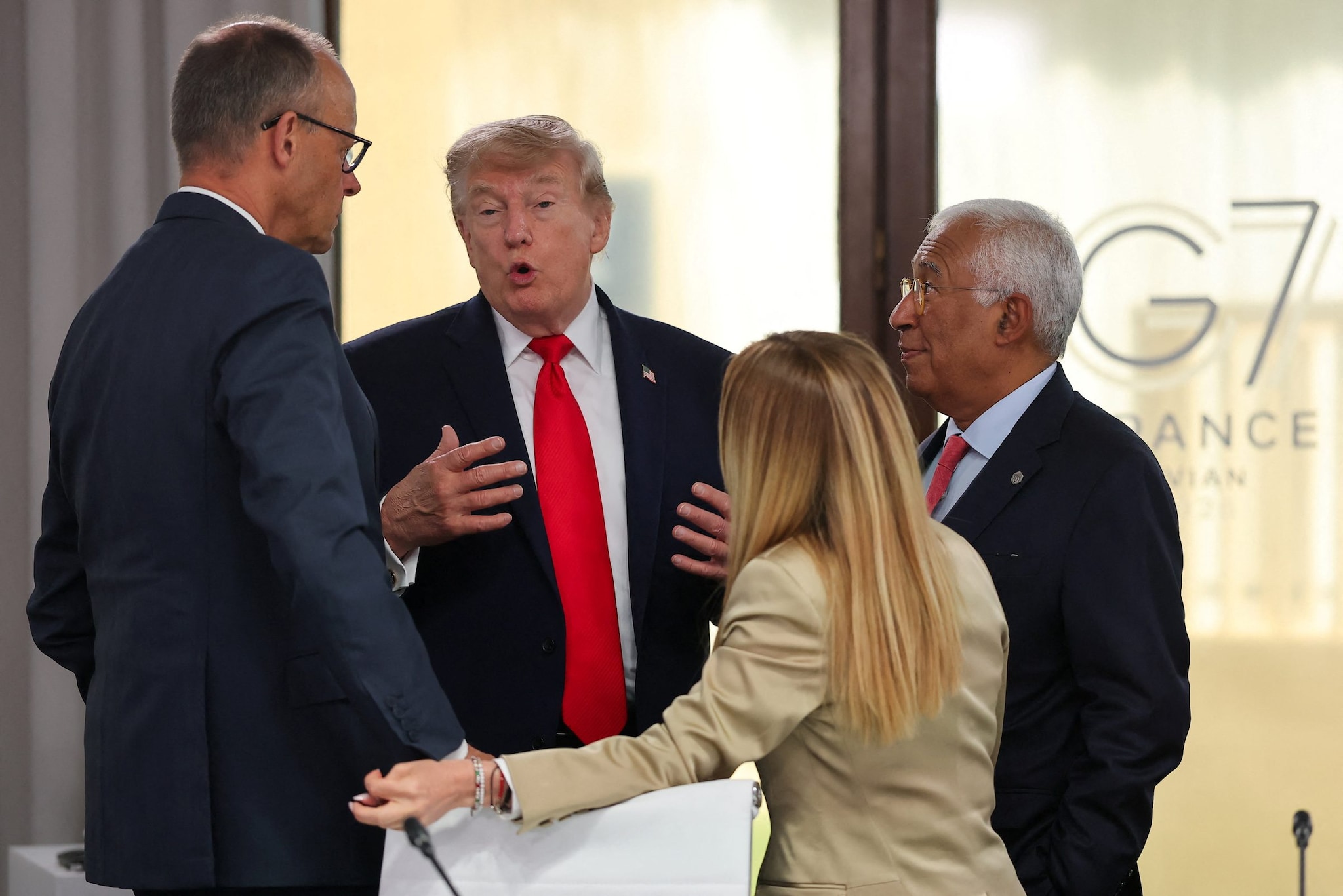 Governo, Trump e Meloni si chiariscono al G7. Campo largo, scatto social dei leader sul programma
