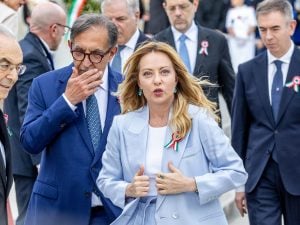 Governo, Meloni in un video rivendica ok a flessibilità Ue per l’energia: “Spenderemo 14 mld”. Centrodestra stoppa legge su fine vita: news in diretta