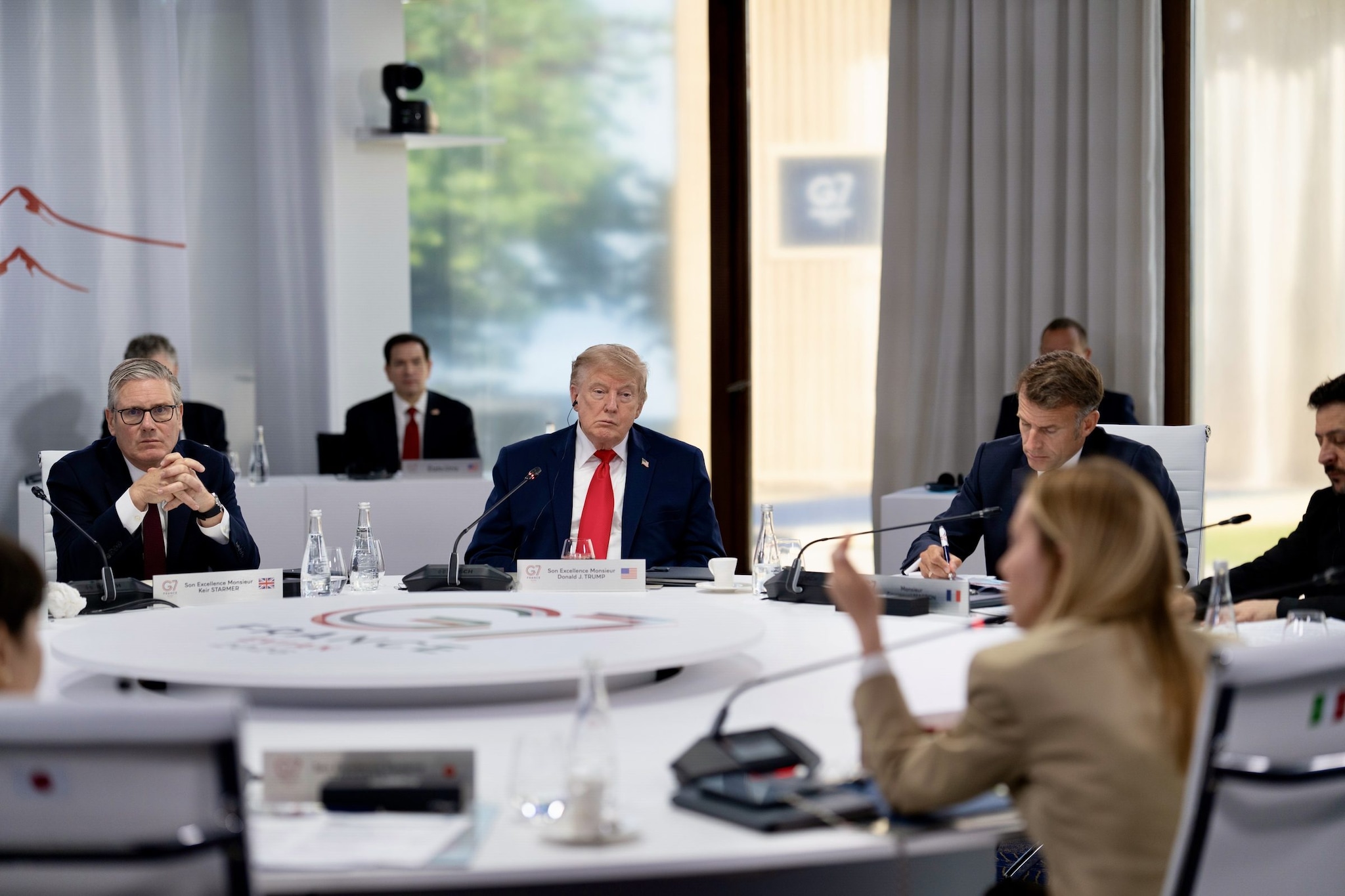 Botta e risposta Trump-Meloni, condanna da destra e sinistra. Salvini: "Chi attacca la premier attacca tutti"